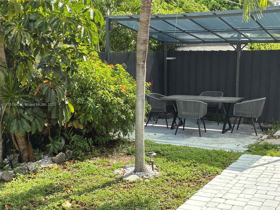 待售: $1,499,999 (3 贝兹, 2 浴室, 1416 平方英尺)