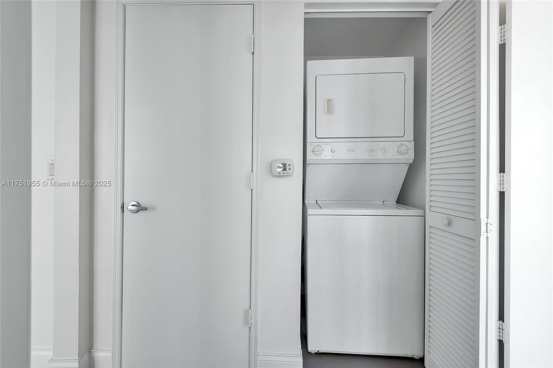 Recently Sold: $519,000 (1 beds, 1 baths, 774 Square Feet)