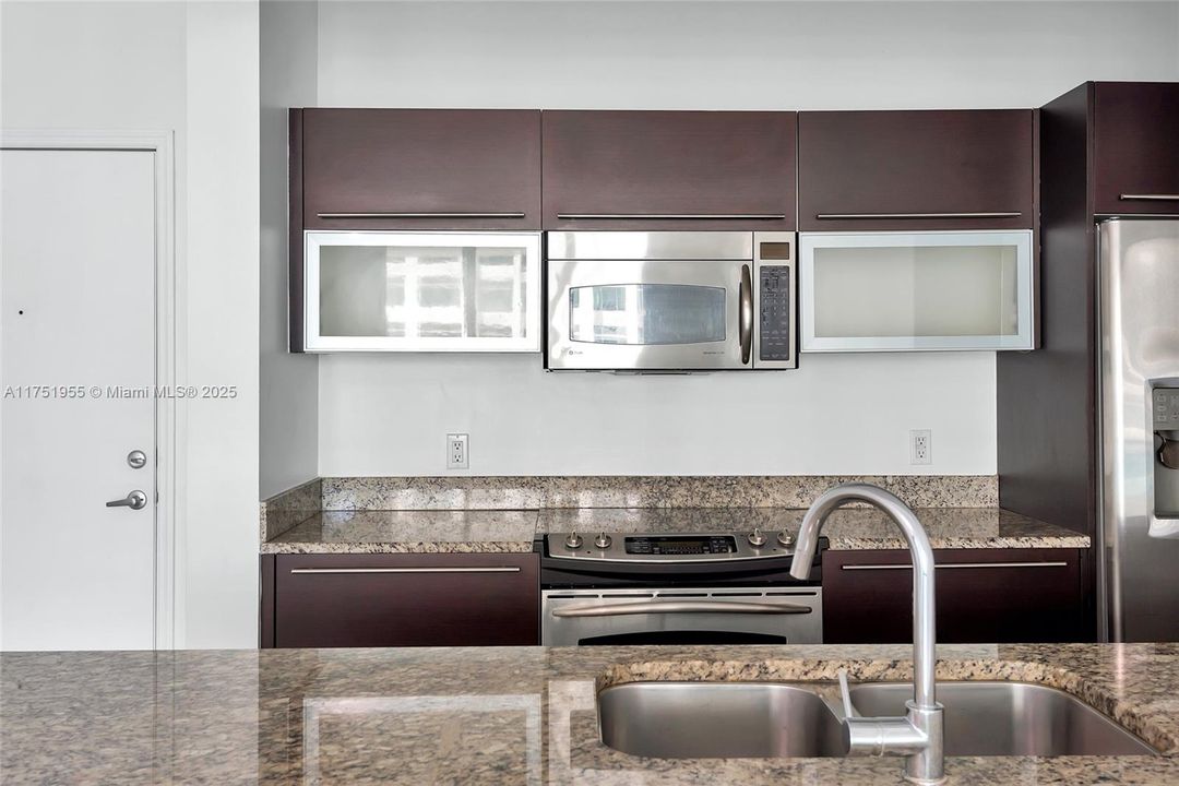 Recently Sold: $519,000 (1 beds, 1 baths, 774 Square Feet)