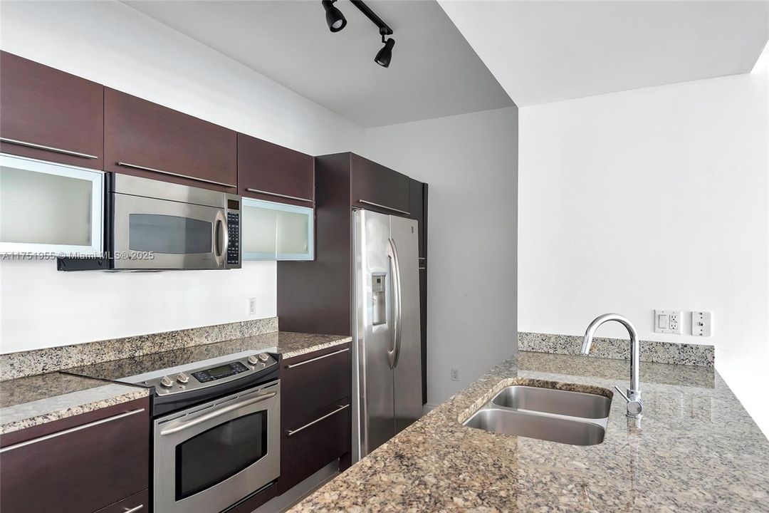 Recently Sold: $519,000 (1 beds, 1 baths, 774 Square Feet)
