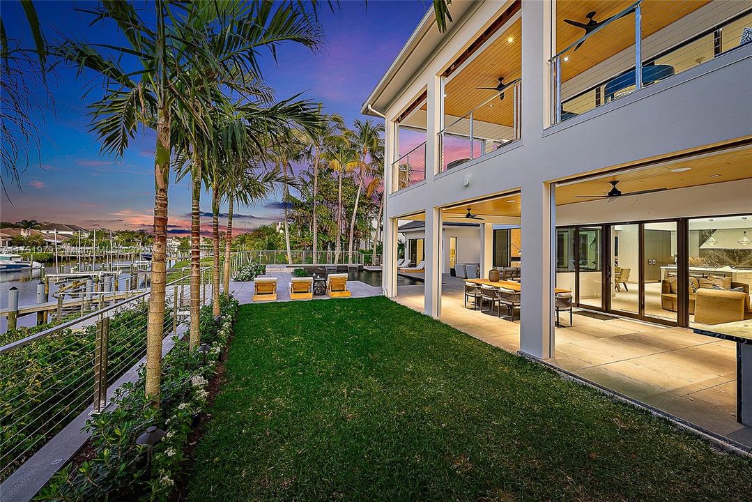 最近售出: $14,000,000 (6 贝兹, 8 浴室, 7097 平方英尺)