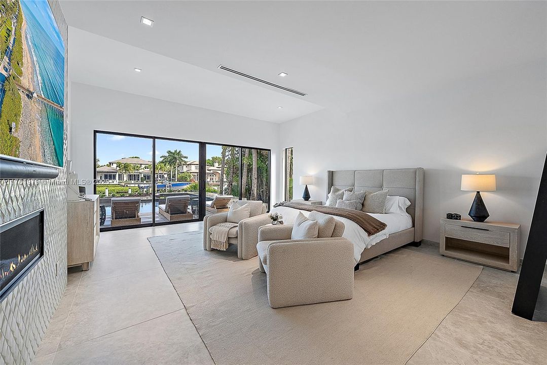 最近售出: $14,000,000 (6 贝兹, 8 浴室, 7097 平方英尺)