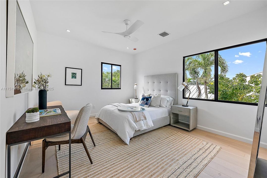 Guest Bedroom (second floor)