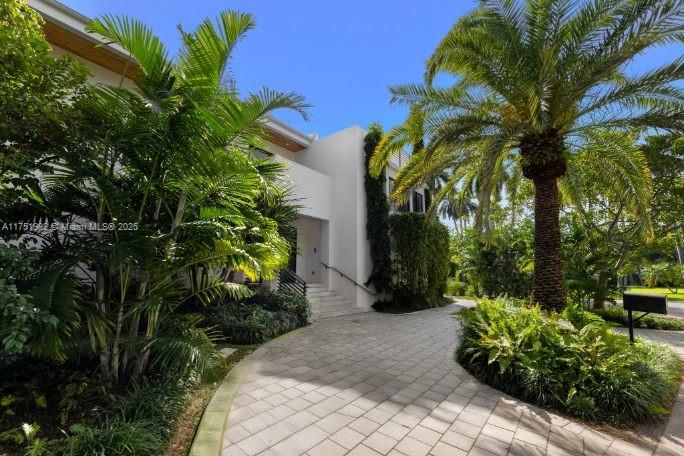 Vendido Recientemente: $13,900,000 (7 camas, 6 baños, 5962 Pies cuadrados)