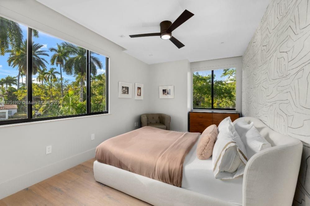 Vendido Recientemente: $13,900,000 (7 camas, 6 baños, 5962 Pies cuadrados)