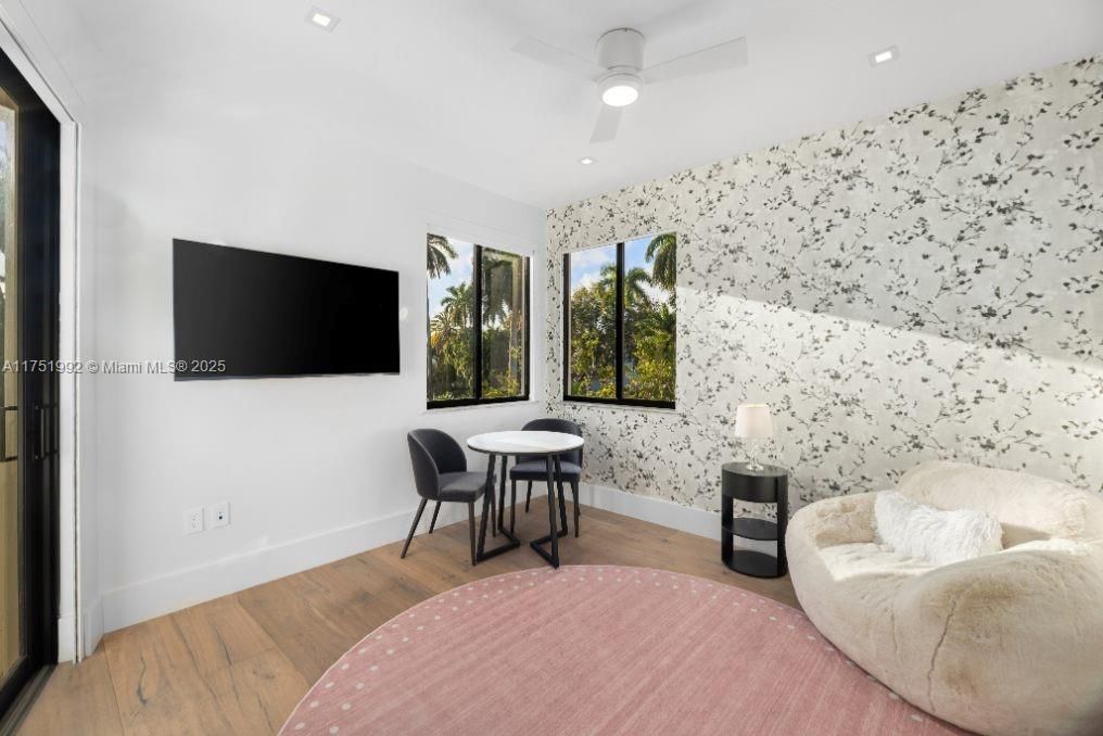 Vendido Recientemente: $13,900,000 (7 camas, 6 baños, 5962 Pies cuadrados)