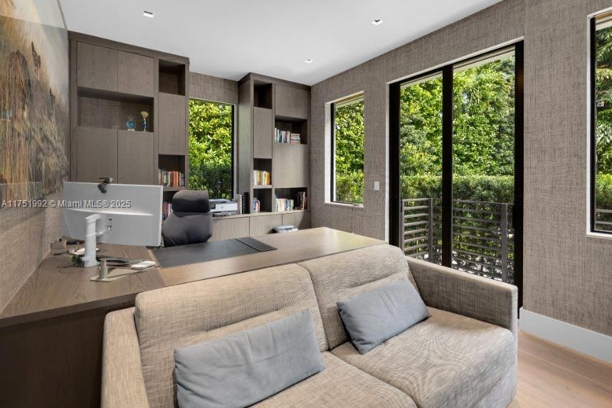 Vendido Recientemente: $13,900,000 (7 camas, 6 baños, 5962 Pies cuadrados)