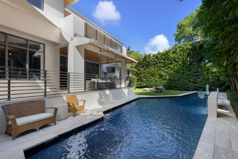 Vendido Recientemente: $13,900,000 (7 camas, 6 baños, 5962 Pies cuadrados)