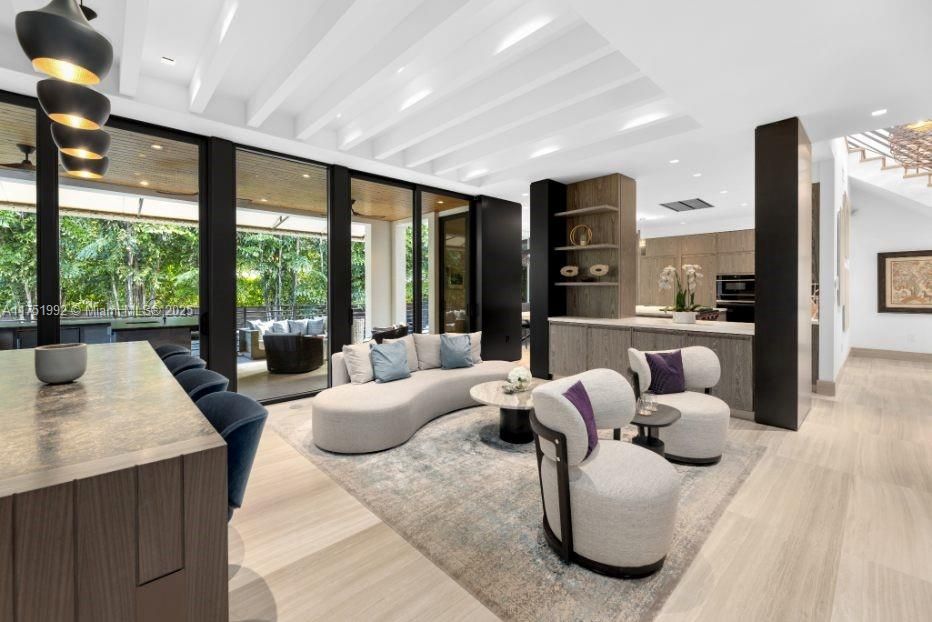 Vendido Recientemente: $13,900,000 (7 camas, 6 baños, 5962 Pies cuadrados)