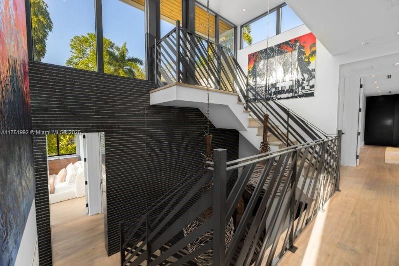 Vendido Recientemente: $13,900,000 (7 camas, 6 baños, 5962 Pies cuadrados)