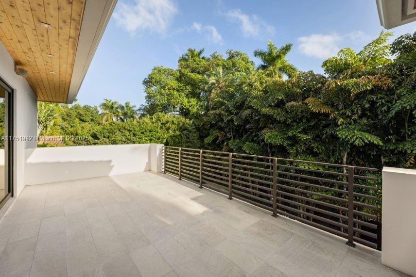 Vendido Recientemente: $13,900,000 (7 camas, 6 baños, 5962 Pies cuadrados)