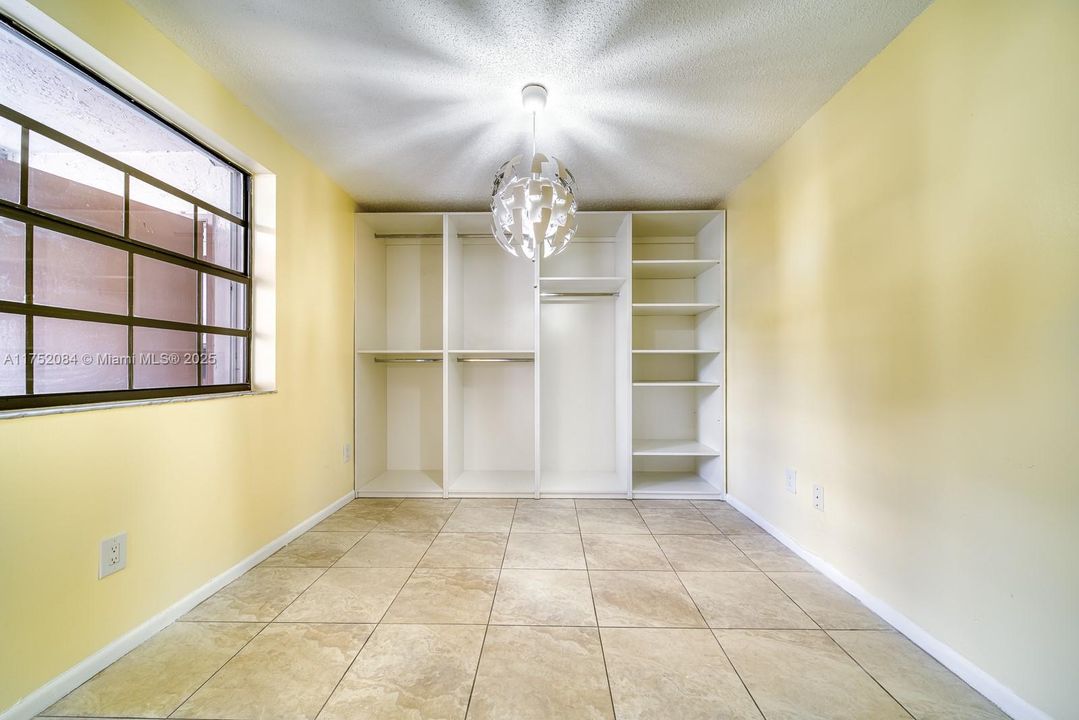 Recently Rented: $2,100 (3 beds, 2 baths, 1195 Square Feet)