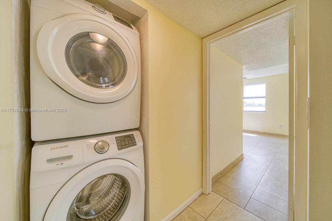 Recently Rented: $2,100 (3 beds, 2 baths, 1195 Square Feet)