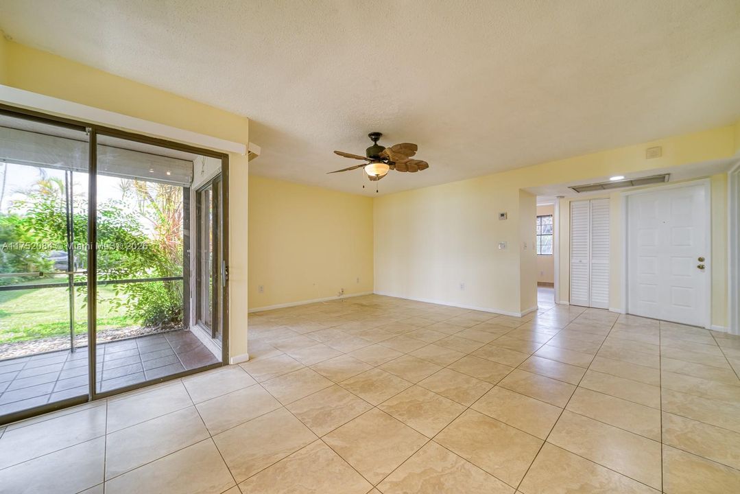 Recently Rented: $2,100 (3 beds, 2 baths, 1195 Square Feet)