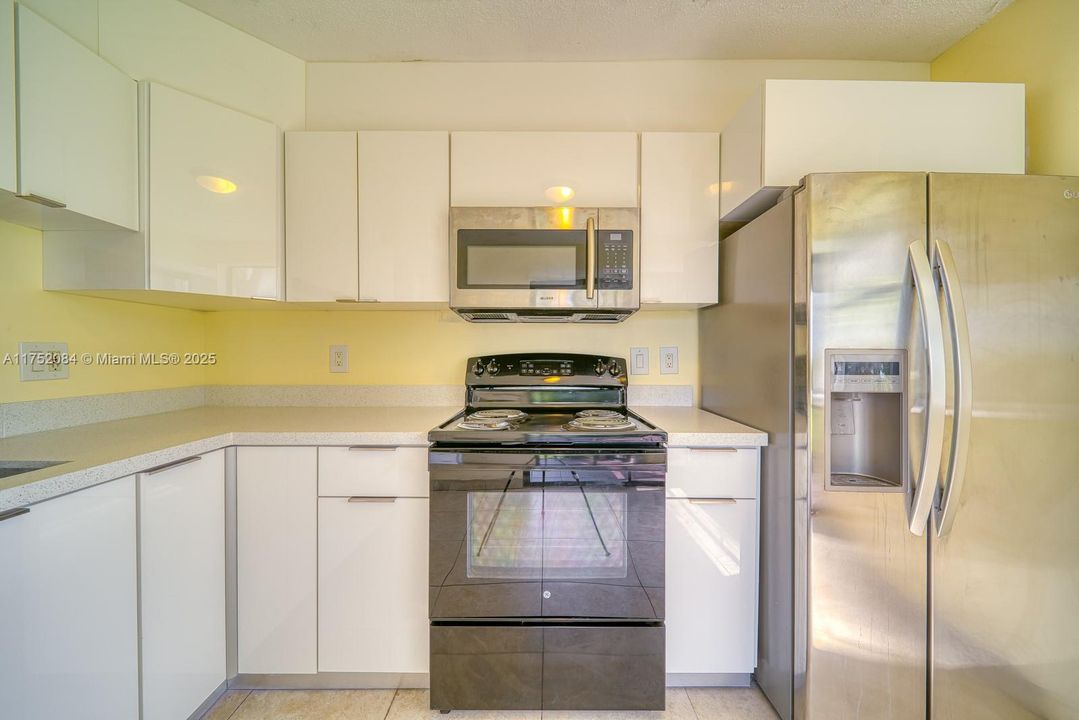 Recently Rented: $2,100 (3 beds, 2 baths, 1195 Square Feet)