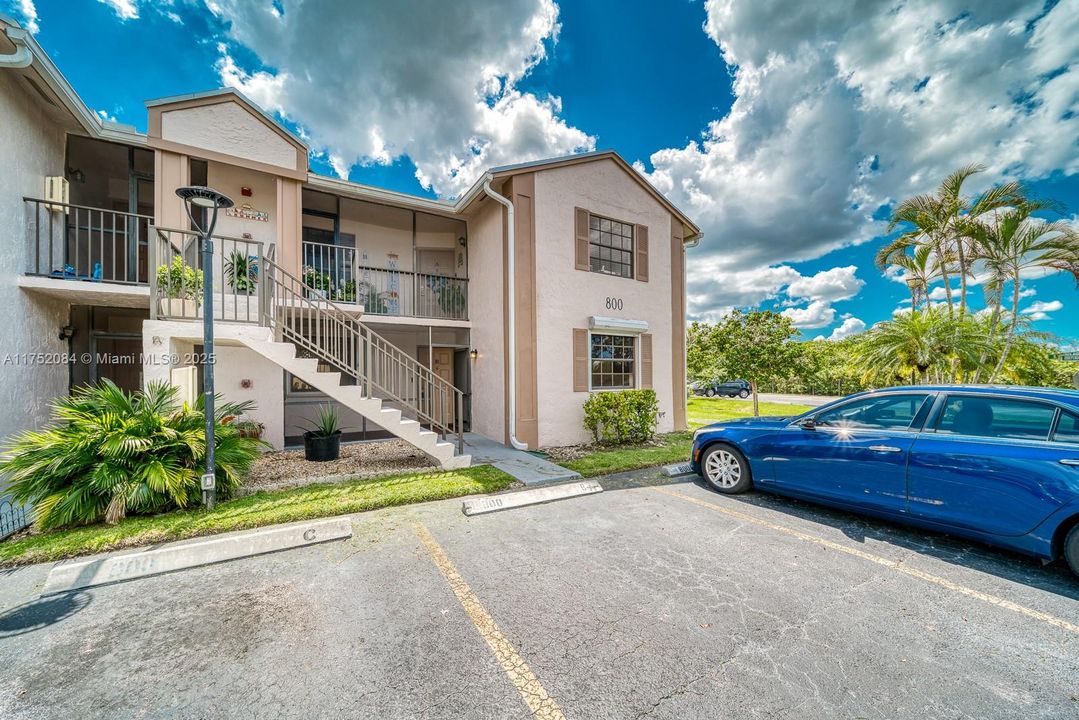 Recently Rented: $2,100 (3 beds, 2 baths, 1195 Square Feet)