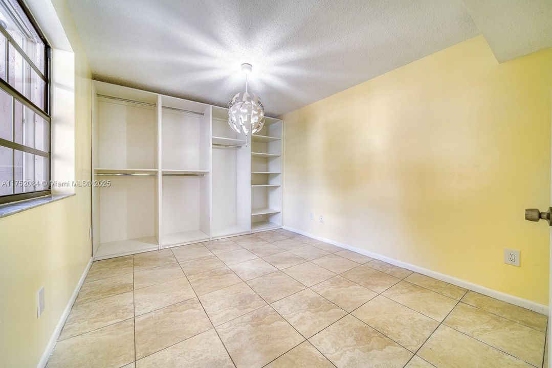 Recently Rented: $2,100 (3 beds, 2 baths, 1195 Square Feet)