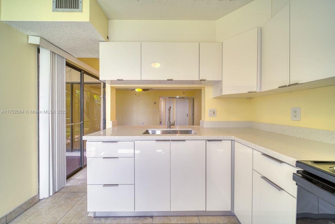 Recently Rented: $2,100 (3 beds, 2 baths, 1195 Square Feet)