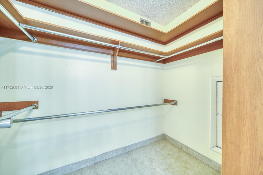 Recently Rented: $2,100 (3 beds, 2 baths, 1195 Square Feet)