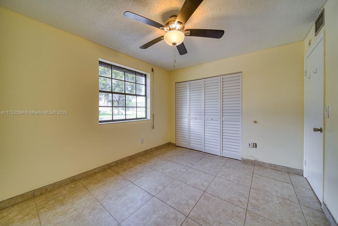 Recently Rented: $2,100 (3 beds, 2 baths, 1195 Square Feet)