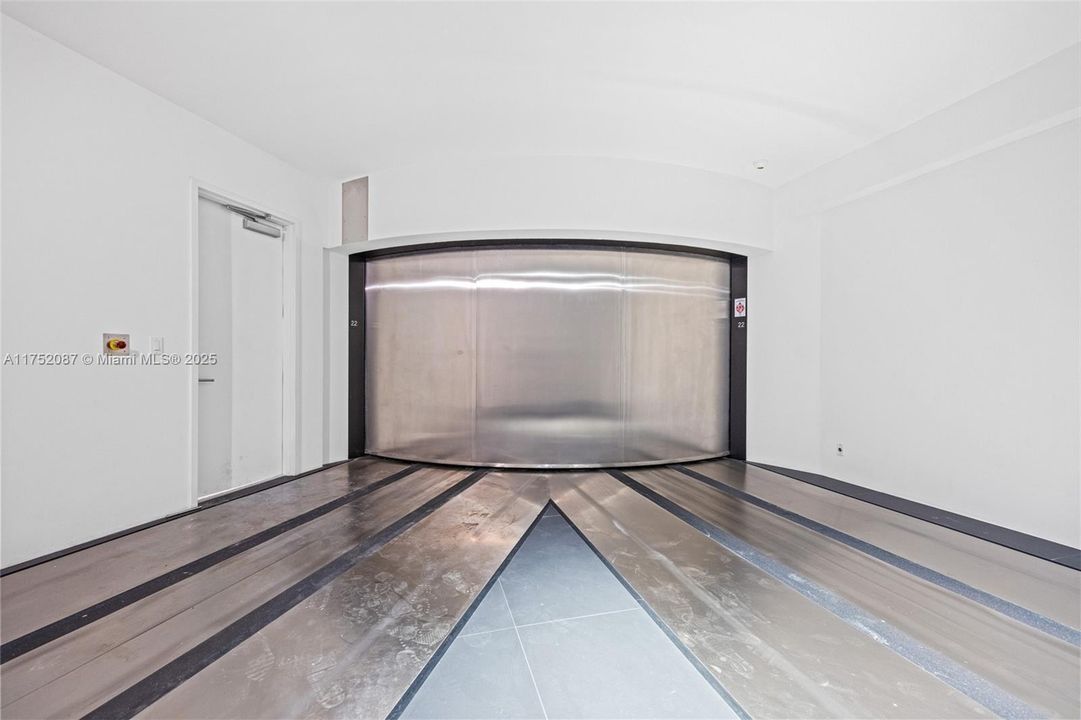 Recently Sold: $4,220,000 (3 beds, 4 baths, 3555 Square Feet)