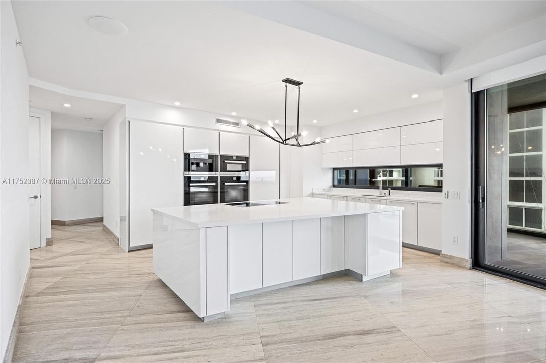 Recently Sold: $4,220,000 (3 beds, 4 baths, 3555 Square Feet)