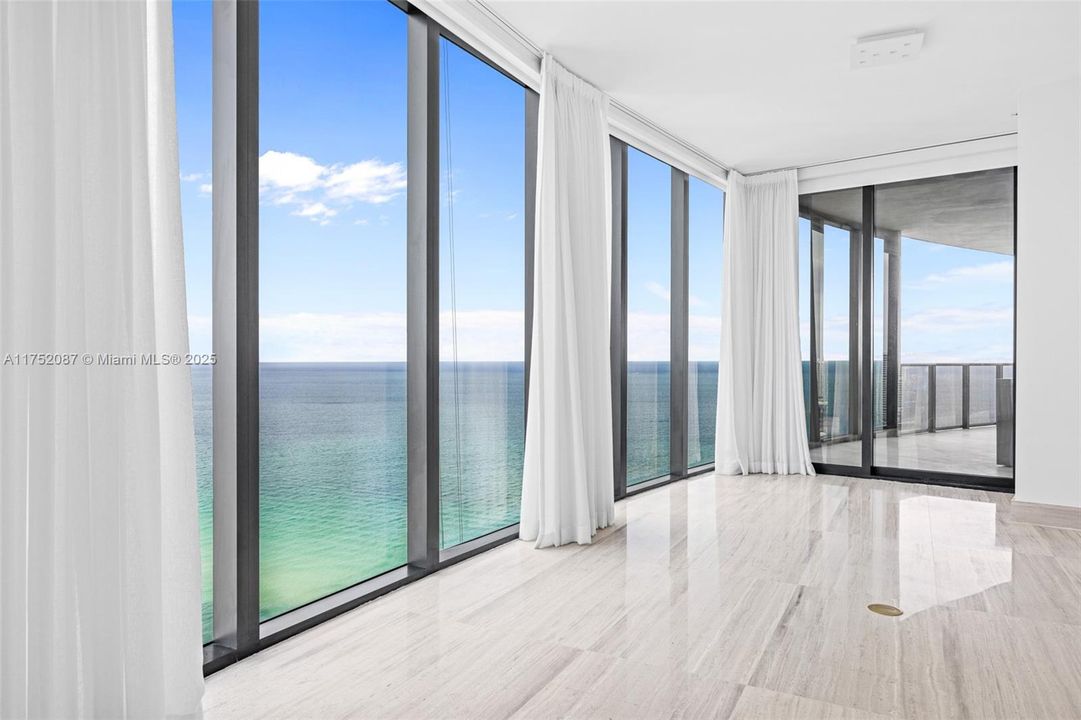 Recently Sold: $4,220,000 (3 beds, 4 baths, 3555 Square Feet)