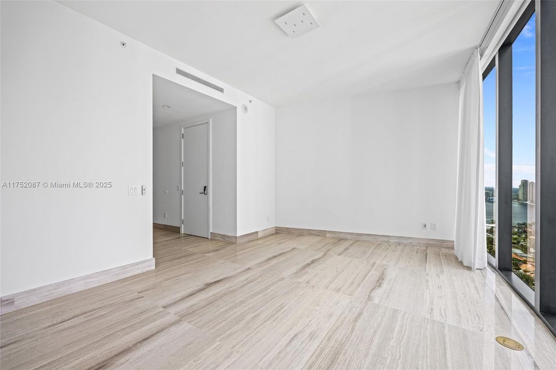 Recently Sold: $4,220,000 (3 beds, 4 baths, 3555 Square Feet)