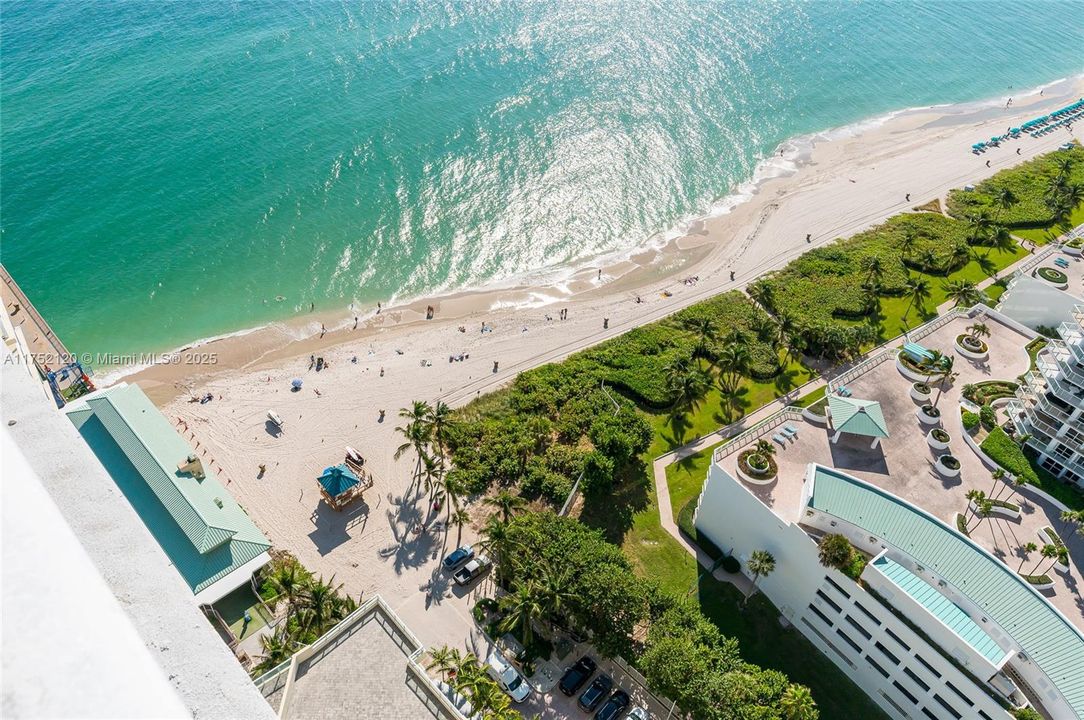 For Sale: $775,000 (1 beds, 1 baths, 1000 Square Feet)