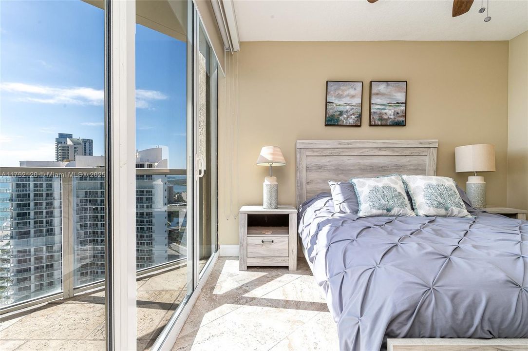 For Sale: $775,000 (1 beds, 1 baths, 1000 Square Feet)