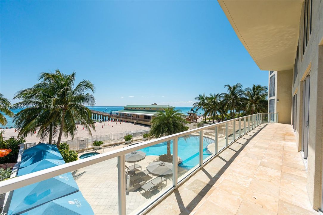 For Sale: $775,000 (1 beds, 1 baths, 1000 Square Feet)