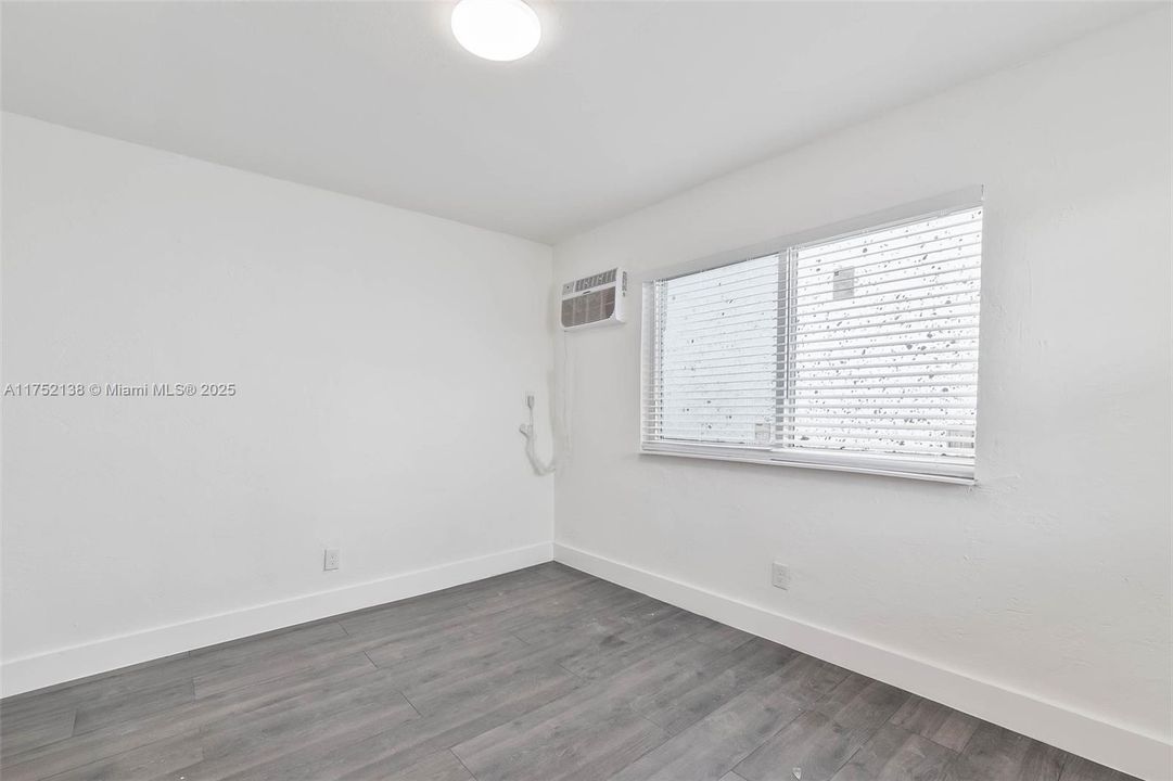 Recently Rented: $1,700 (1 beds, 1 baths, 500 Square Feet)