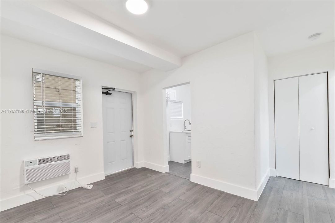 Recently Rented: $1,700 (1 beds, 1 baths, 500 Square Feet)