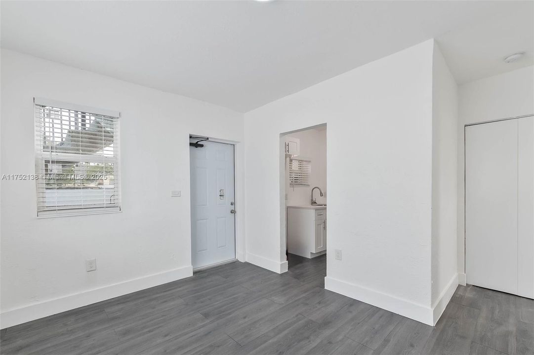 Recently Rented: $1,700 (1 beds, 1 baths, 500 Square Feet)