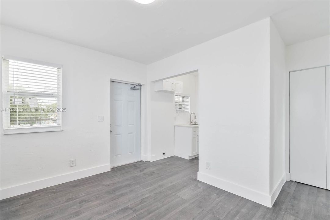 Recently Rented: $1,700 (1 beds, 1 baths, 500 Square Feet)