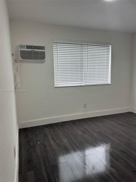 Recently Rented: $1,700 (1 beds, 1 baths, 500 Square Feet)