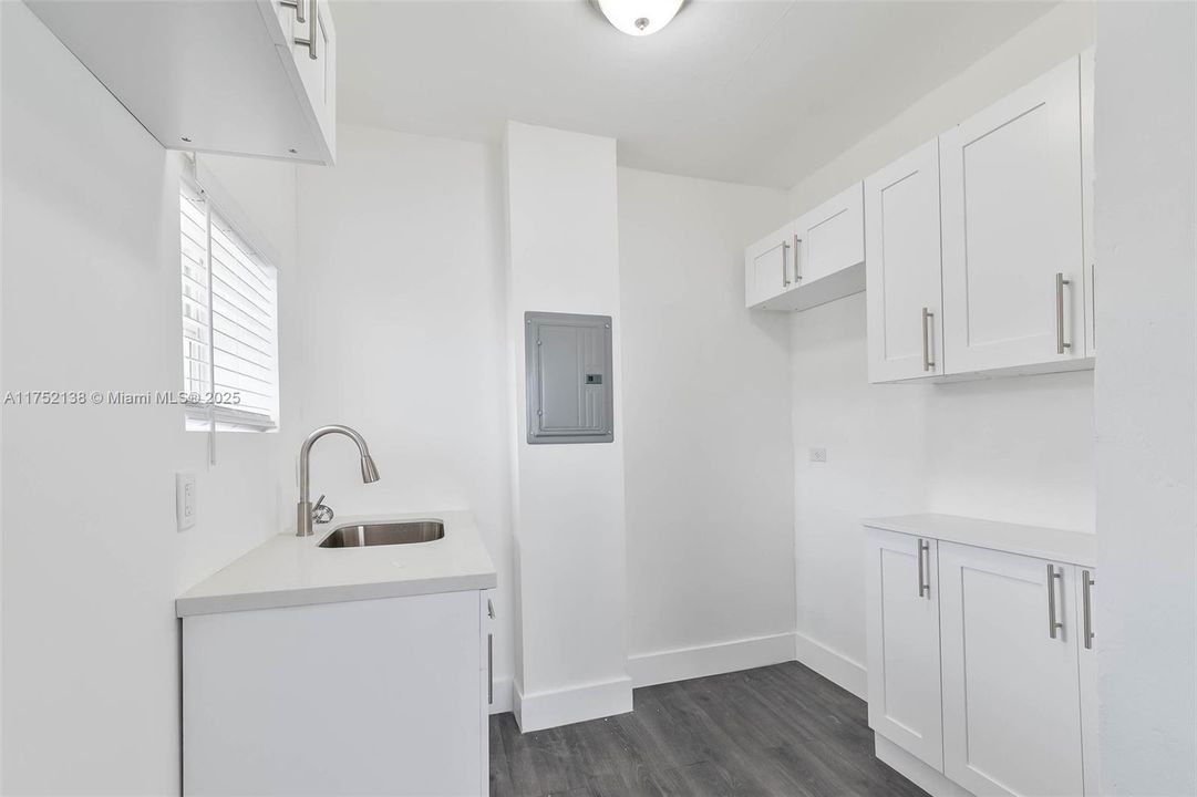 Recently Rented: $1,700 (1 beds, 1 baths, 500 Square Feet)
