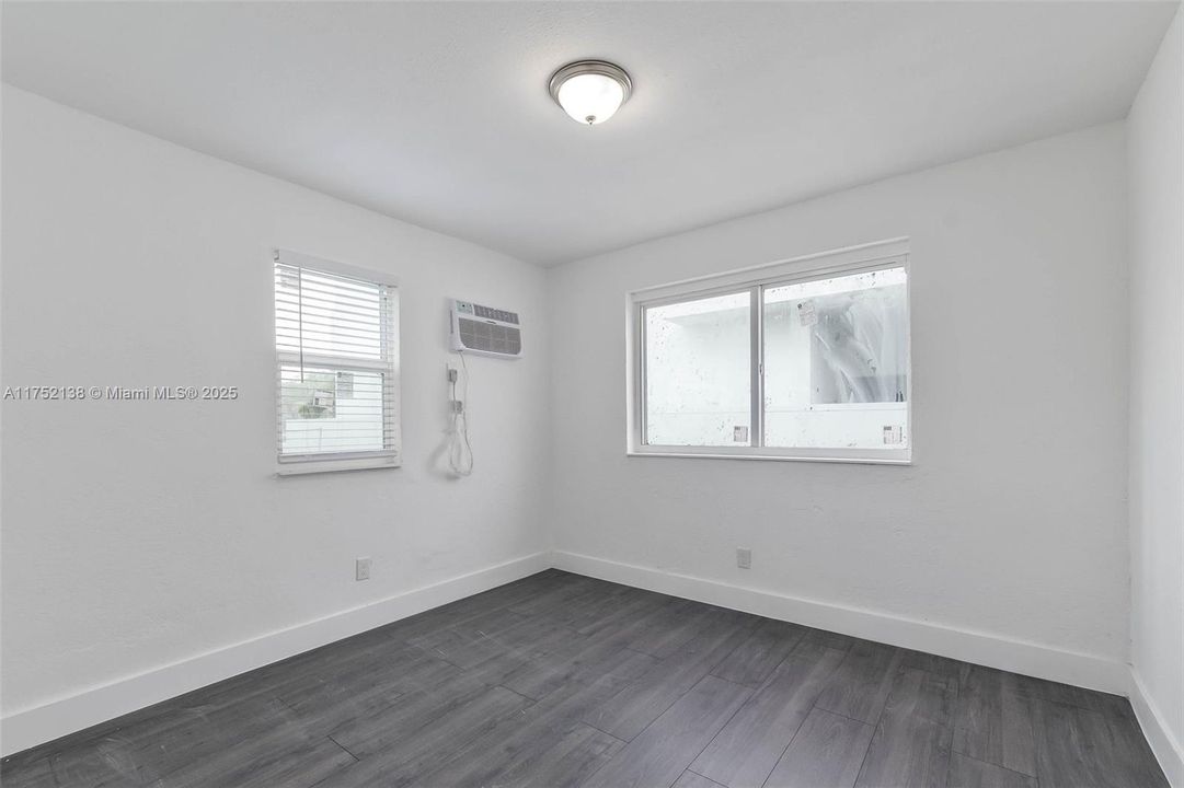 Recently Rented: $1,700 (1 beds, 1 baths, 500 Square Feet)