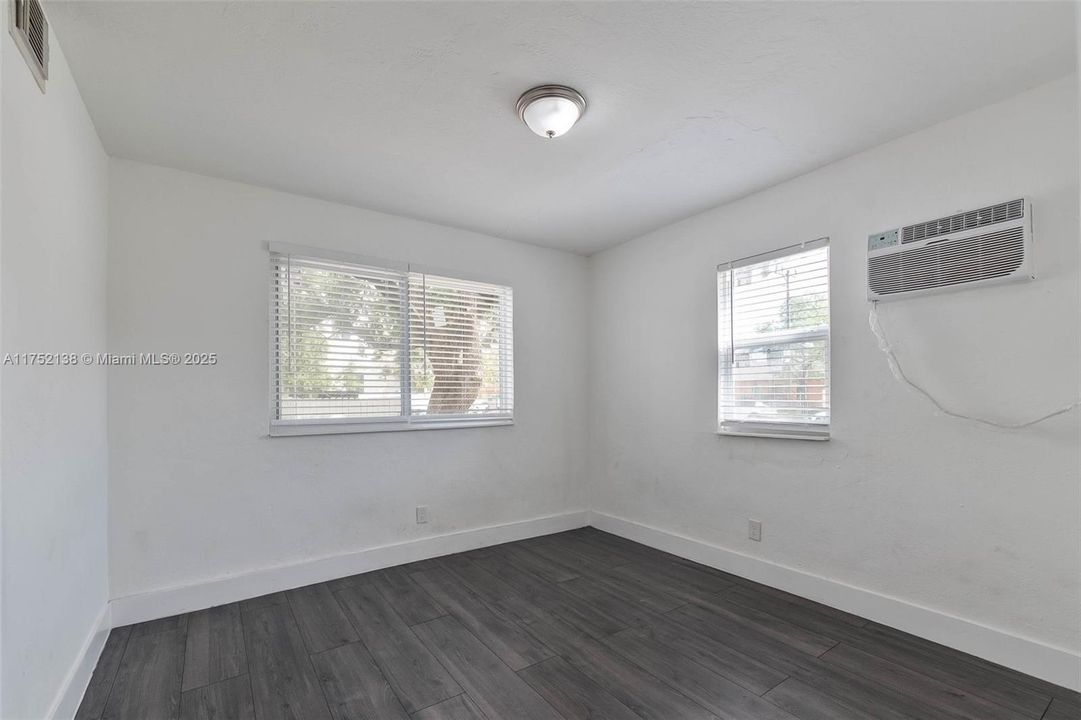 Recently Rented: $1,700 (1 beds, 1 baths, 500 Square Feet)