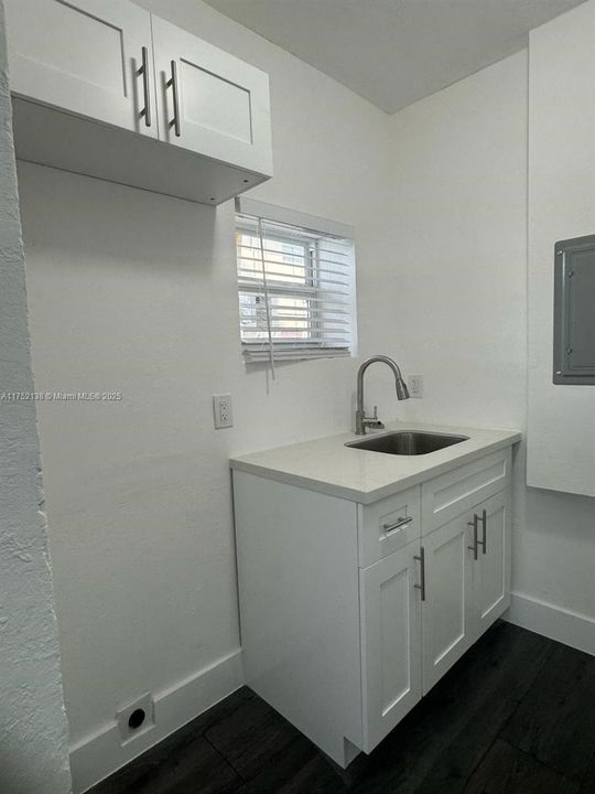 Recently Rented: $1,700 (1 beds, 1 baths, 500 Square Feet)