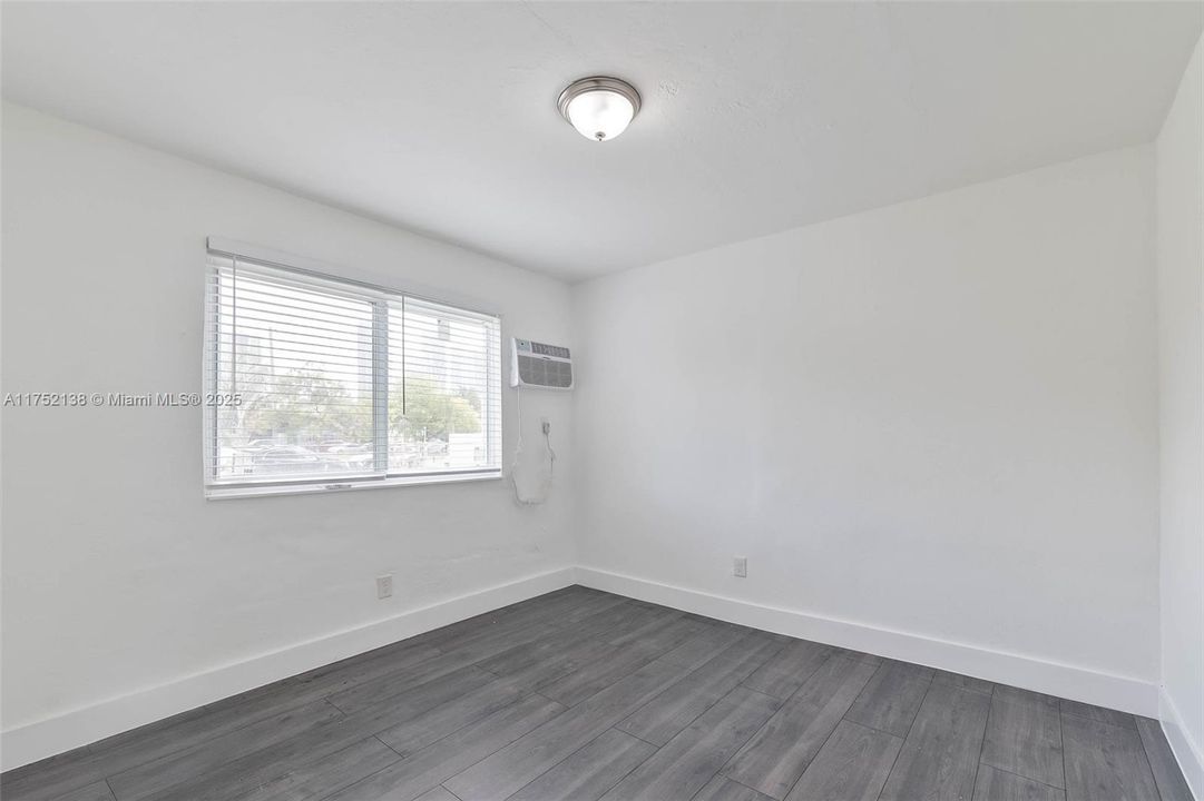 Recently Rented: $1,700 (1 beds, 1 baths, 500 Square Feet)