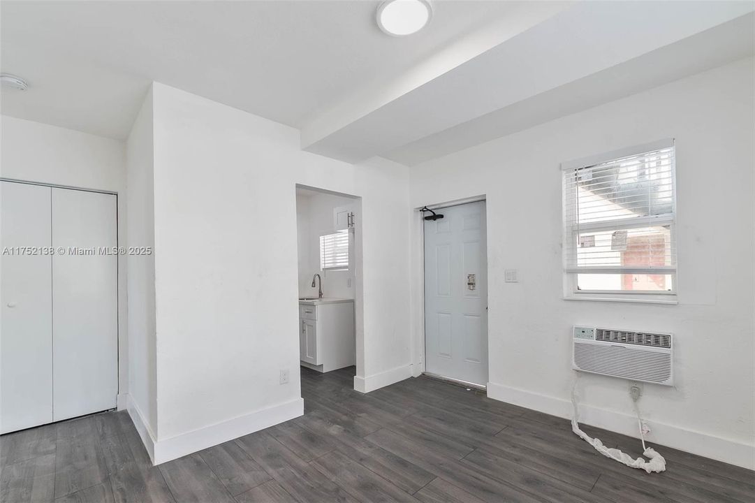 Recently Rented: $1,700 (1 beds, 1 baths, 500 Square Feet)