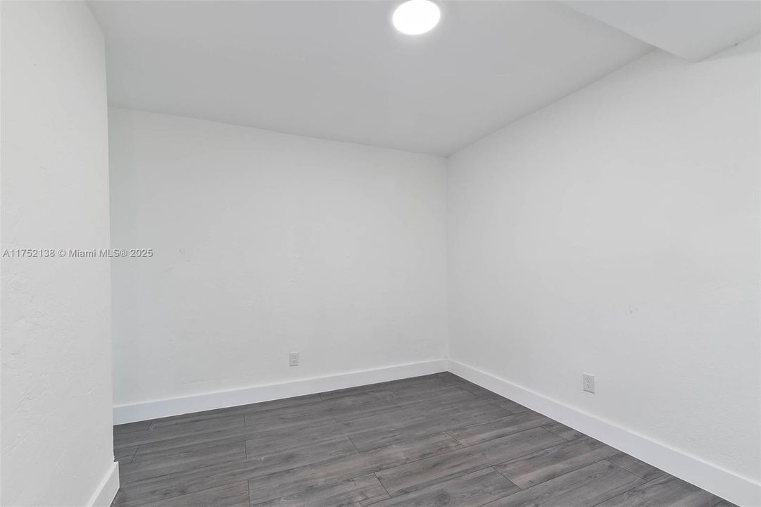 Recently Rented: $1,700 (1 beds, 1 baths, 500 Square Feet)