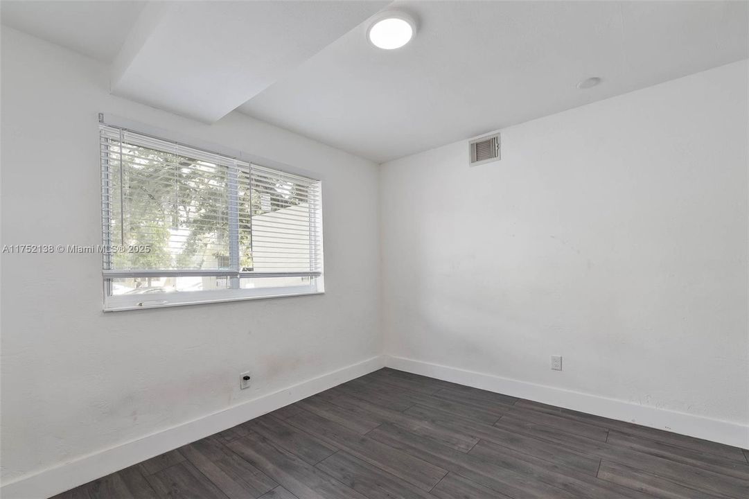 Recently Rented: $1,700 (1 beds, 1 baths, 500 Square Feet)