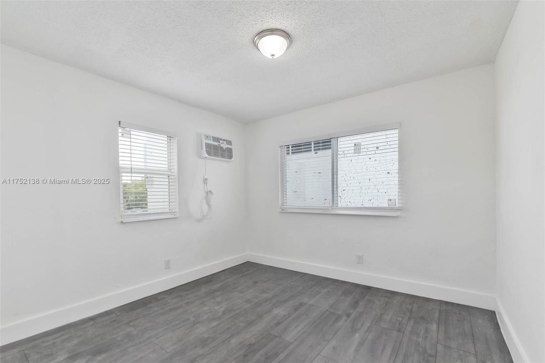 Recently Rented: $1,700 (1 beds, 1 baths, 500 Square Feet)