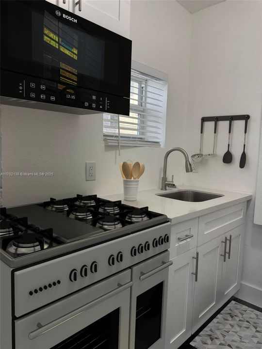 Recently Rented: $1,700 (1 beds, 1 baths, 500 Square Feet)