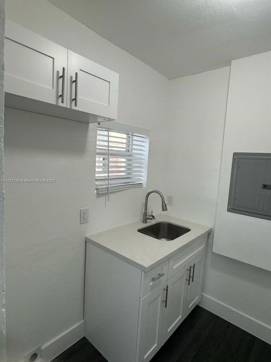 Recently Rented: $1,700 (1 beds, 1 baths, 500 Square Feet)