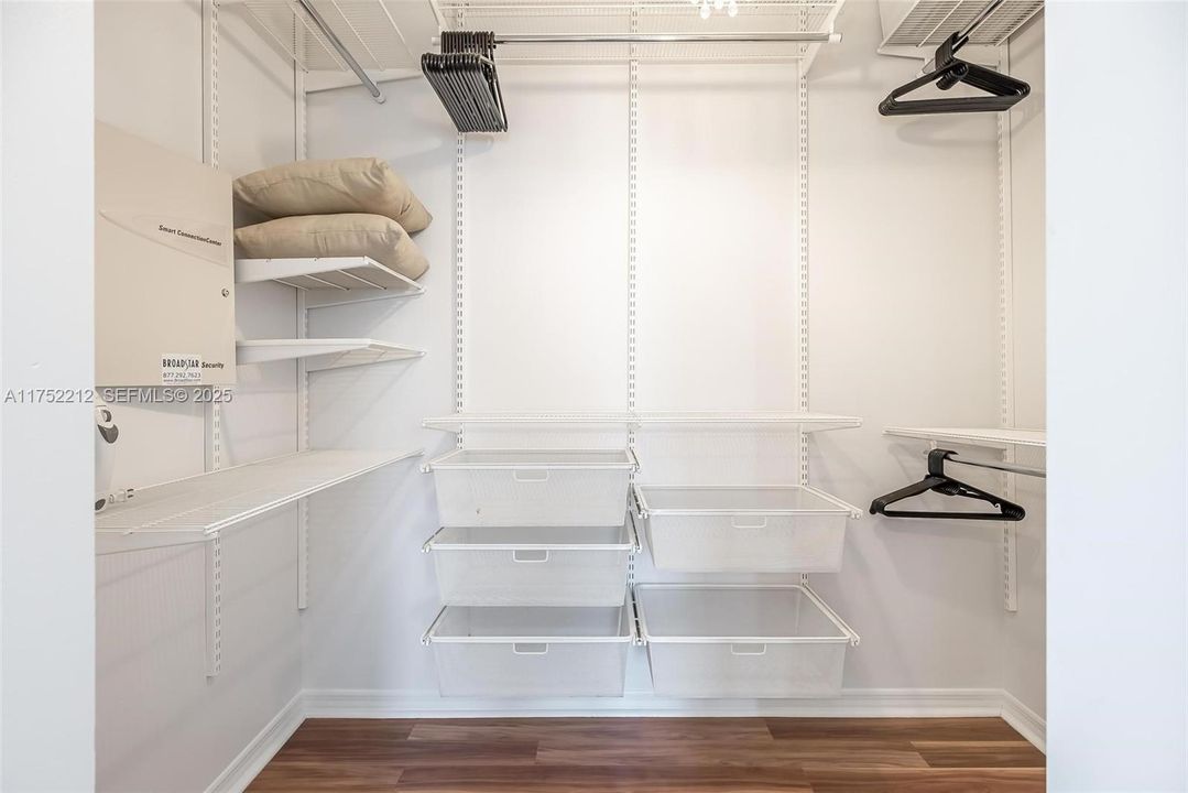 待售: $1,000,000 (2 贝兹, 2 浴室, 1423 平方英尺)