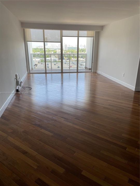 最近租的: $5,200 (2 贝兹, 2 浴室, 1130 平方英尺)