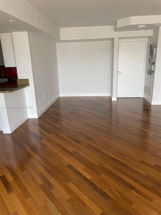 最近租的: $5,200 (2 贝兹, 2 浴室, 1130 平方英尺)